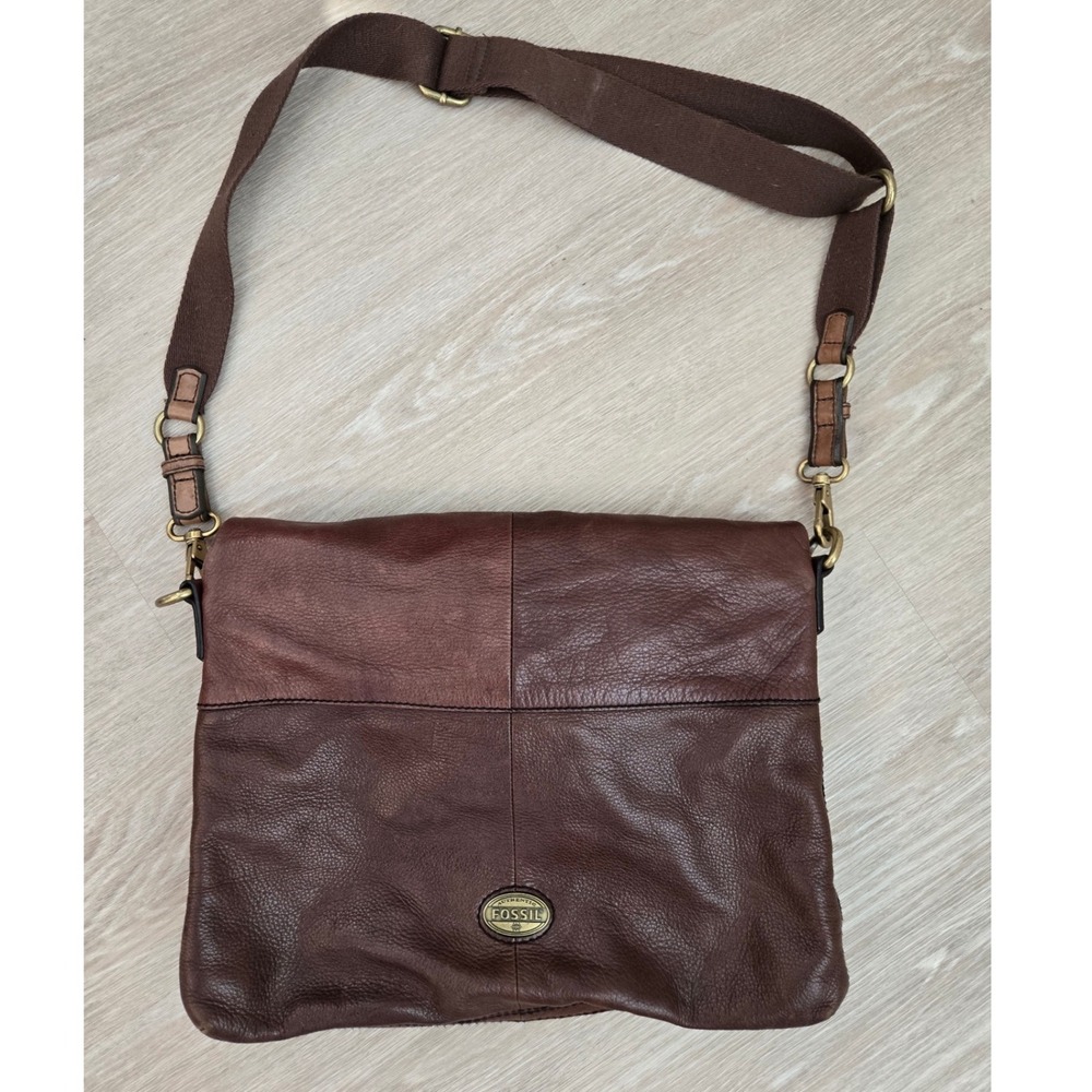Fossil Explorer Leather Foldover Brown Crossbody Bag Messenger Satchel - Picture 1 of 13